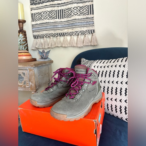 Columbia hiking boots in great condition - Picture 5 of 6